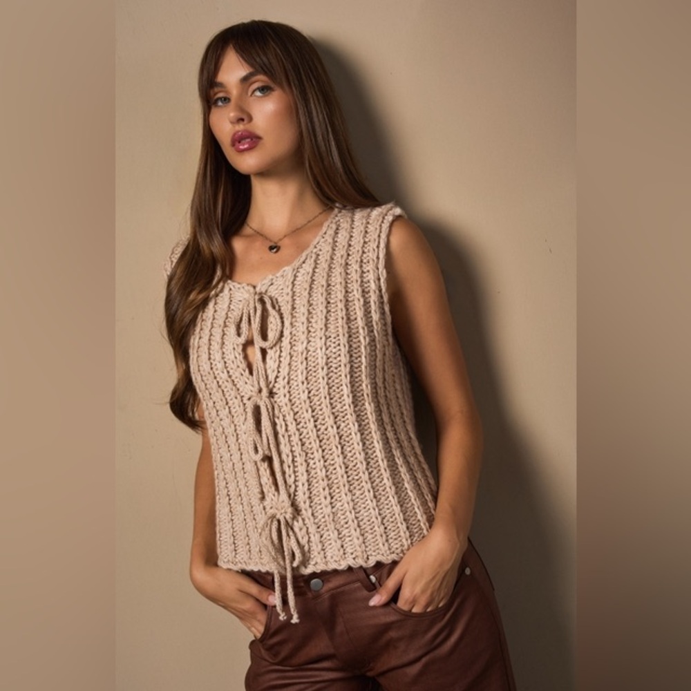 Round Neck Front Tie Chunky Sweater Vest - Le Lis